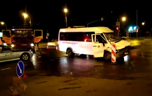 В ДТП с маршруткой пострадало 11 человек