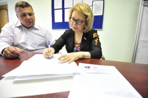 Елене Паниной вручено удостоверение кандидата в депутаты Госдумы Елене Паниной вручено удостоверение кандидата в депутаты Госдумы