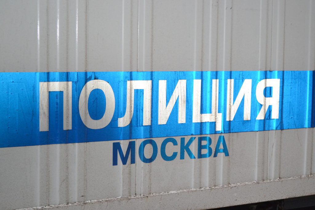 Москвича ограбили на семь миллионов рублей в собственном автомобиле
