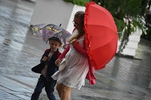 Синоптики прогнозируют небольшие дожди с грозой. Фото: архив, "Вечерняя Москва". Синоптики прогнозируют небольшие дожди с грозой. Фото: архив, "Вечерняя Москва".