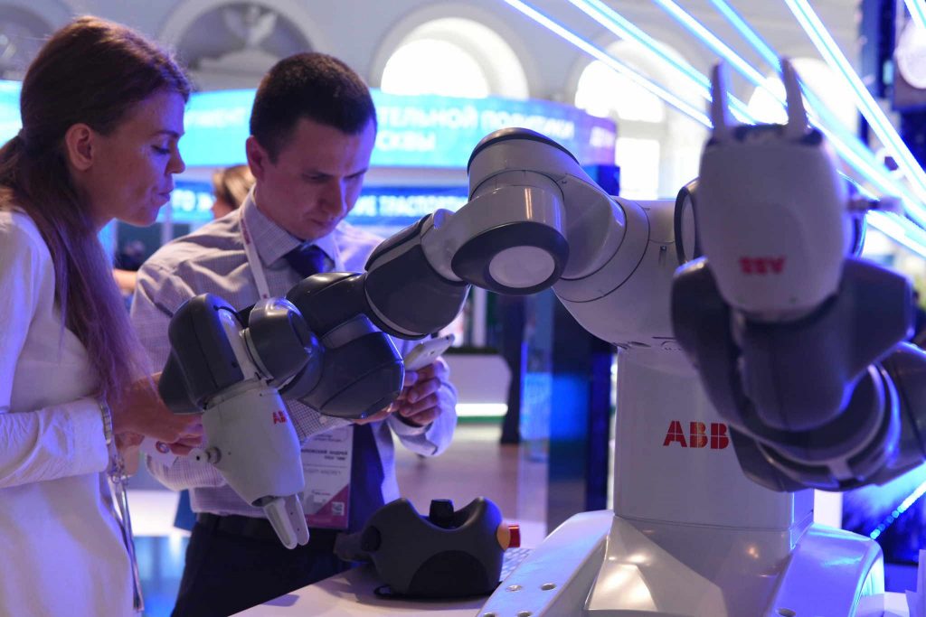 «Школьные роботы» соревнуются на Воробьевых горах