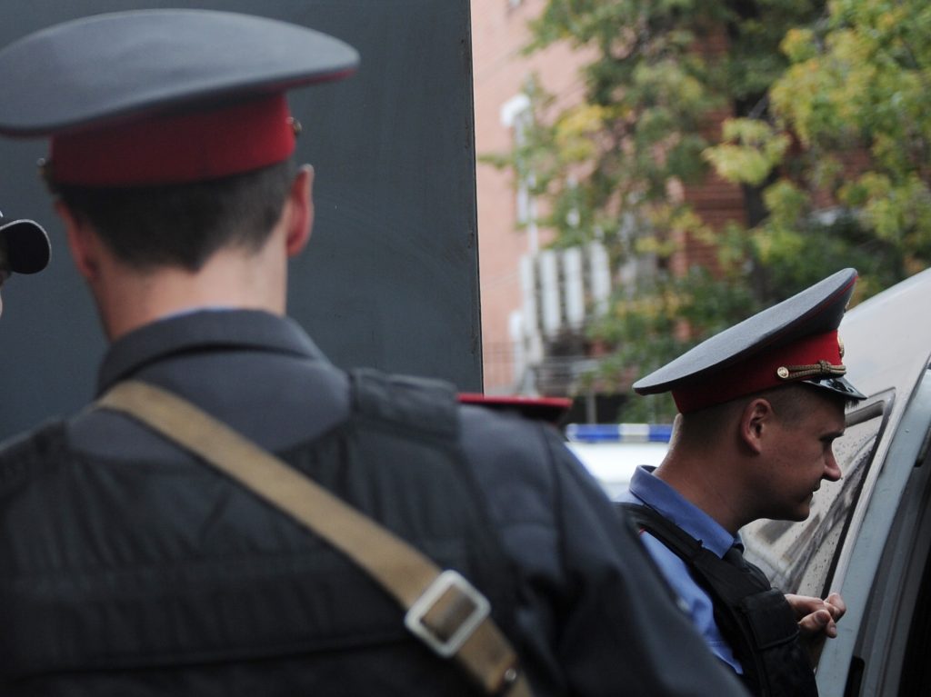 План «Перехват» объявлен в Москве после ранения полицейского ножом