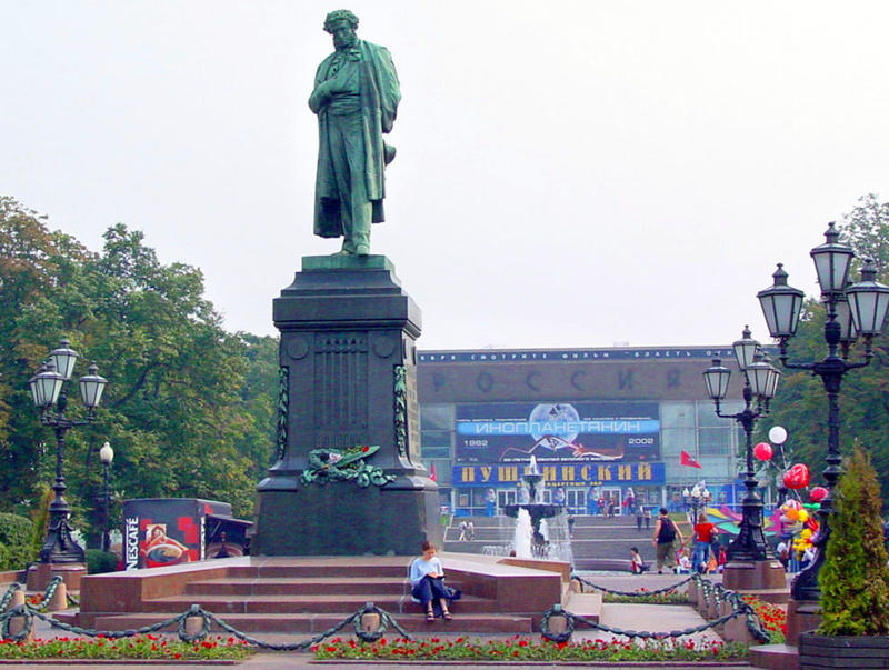 Началась реставрация памятника Пушкину