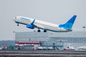 Лоукостер «Победа» начнет бесплатно провозить дамские сумочки