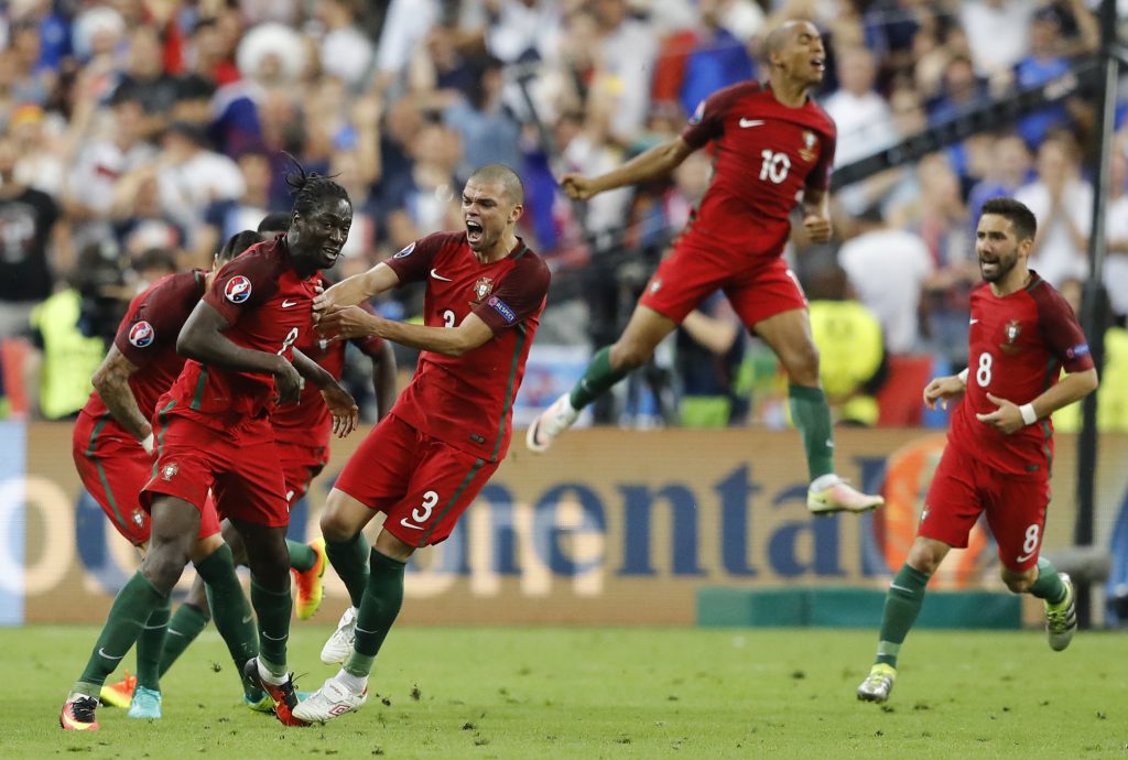 Португалия впервые в истории чемпионом Европы по футболу