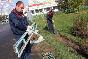 Старые ограждения заменят в Харьковском проезде Старые ограждения заменят в Харьковском проезде