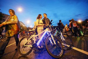 В ночном заезде велосипедистов Москвы поучаствовало 10 тысяч человек. Фото: архив «ВМ». В ночном заезде велосипедистов Москвы поучаствовало 10 тысяч человек. Фото: архив «ВМ».