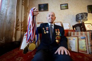 Жители района Чертаново Южное подарят ветеранам книги. Фото: "Вечерняя Москва" Жители района Чертаново Южное подарят ветеранам книги. Фото: "Вечерняя Москва"