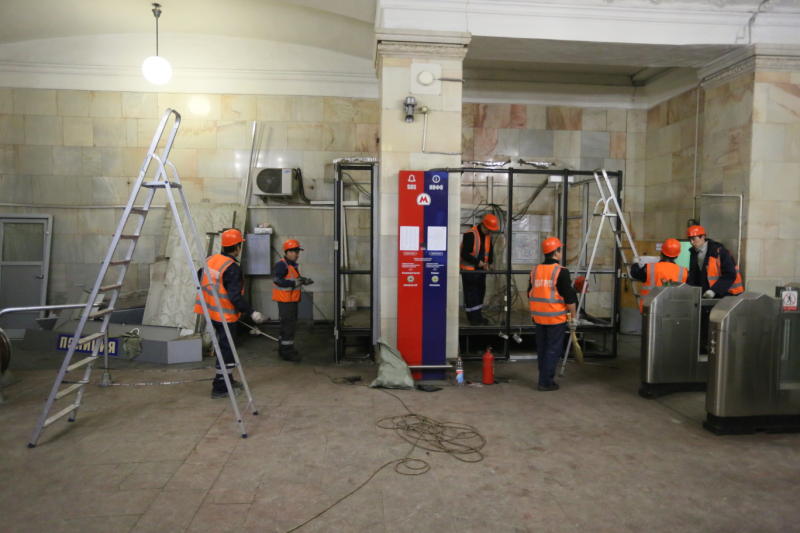 Ремонт вестибюлей станций метро «Чертановская» и «Орехово» завершится осенью