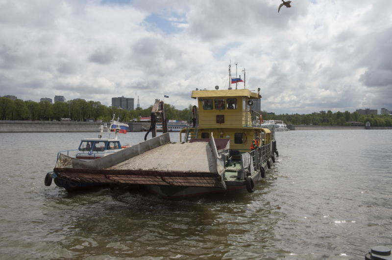 Из Москвы-реки в районе Братеево подняли затонувшие корабли