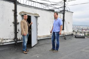 В районе Орехово-Борисово Южное проинспектировали состояние крыши жилого дома В районе Орехово-Борисово Южное проинспектировали состояние крыши жилого дома