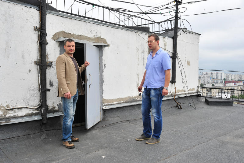 В районе Орехово-Борисово Южное проинспектировали состояние крыши жилого дома