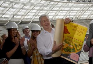 Собянин поздравил коллектив "Лужников" с 60-летием стадиона
