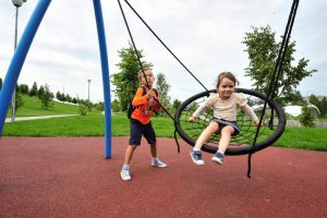 Детские игровые площадки отремонтировали в Бирюлево Западном