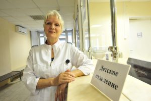 24 июля 2016 года. Медсестра Раиса Филиппова дежурит в детской поликлинике № 129