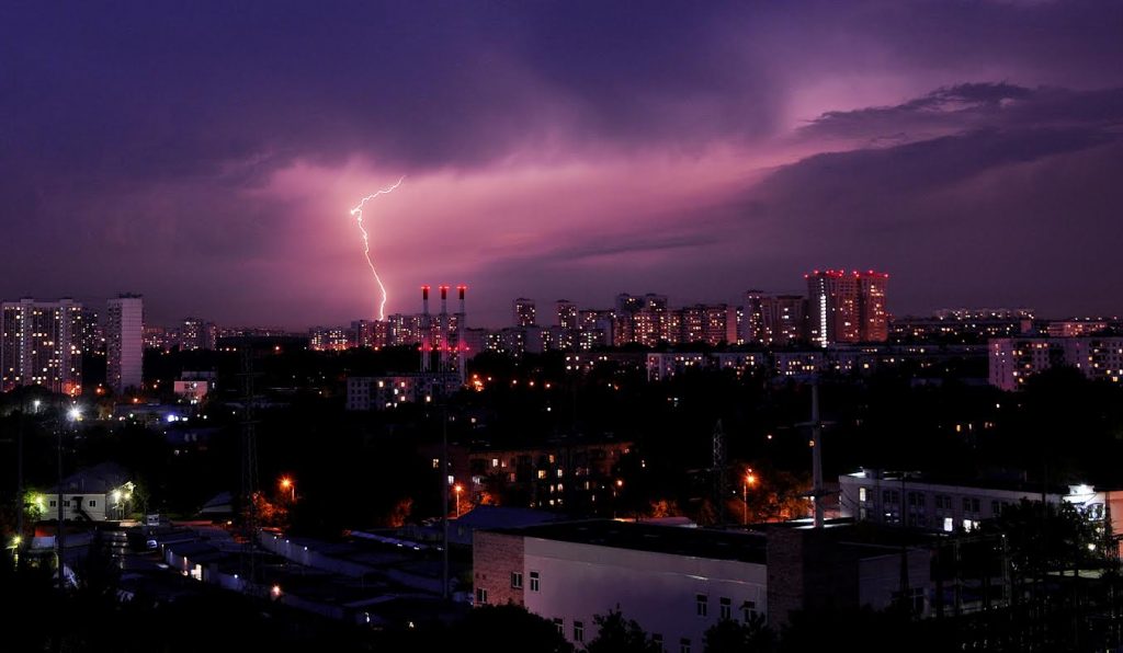 Штормовое предупреждение объявлено на пятницу в Москве