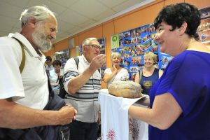 С хлебом и солью встречает французов Ирина Гамбарова