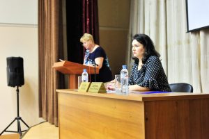 20 июля 2016 года. Глава управы района Нагатинский Затон Ирина Джиоева отвечает на вопросы жителей