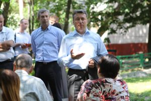 Депутат Госдумы Анатолий Выборный регулярно встречается с жителями округа