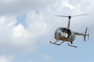 Пострадавшего в тройном ДТП на юге Москвы забрал вертолет