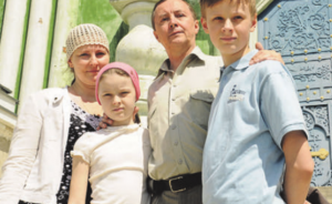 27 мая 2009 года. Николай Бурляев с семьей 