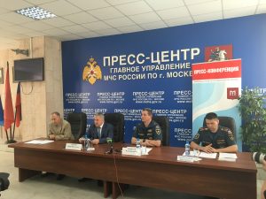 Более двух тысяч человек спасли московские пожарно-спасательные подразделения в 2016 году. Фото: Елизавета Лукашина Более двух тысяч человек спасли московские пожарно-спасательные подразделения в 2016 году. Фото: Елизавета Лукашина