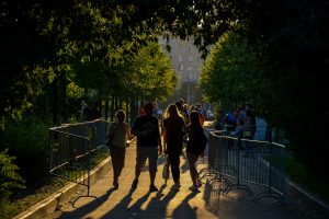 На улицах Москвы продолжает теплеть