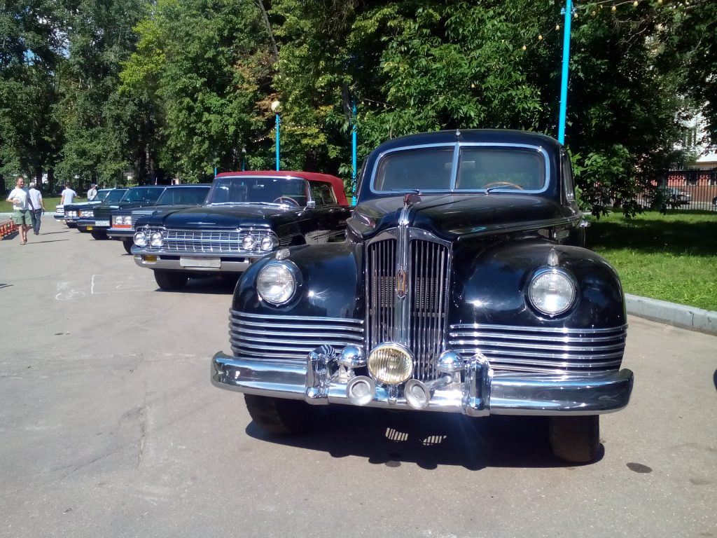 В честь 100-летия завода ЗИЛ москвичам показали легендарные автомобили