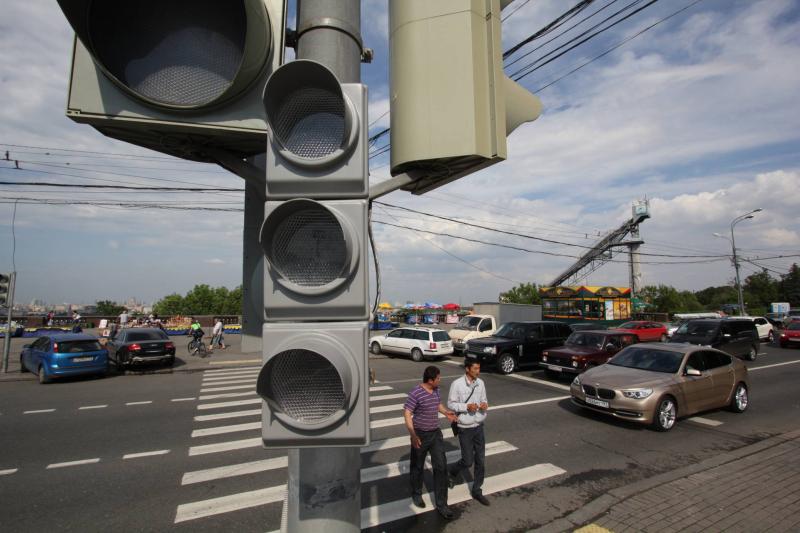 На дорогах Южного округа установят светодиодные светофоры