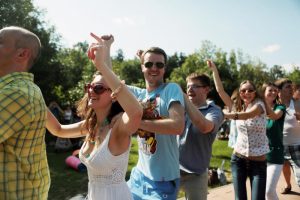 В парке "Садовники" начнутся бесплатные уроки зумбы. Фото: "Вечерняя Москва"