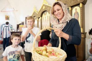 Жителей Южного округа пригласили на домашний фестиваль "Яблочный Спас". Фото: "Вечерняя Москва" Жителей Южного округа пригласили на домашний фестиваль "Яблочный Спас". Фото: "Вечерняя Москва"