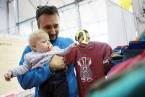 Мужчины посетили йогу для беременных в парке "Садовники". Фото: "Вечерняя Москва" Мужчины посетили йогу для беременных в парке "Садовники". Фото: "Вечерняя Москва"