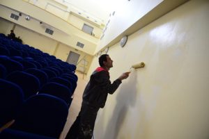 Косметический ремонт проведут в спортивно-досуговом центре «Варшавский». Фото: "Вечерняя Москва" Косметический ремонт проведут в спортивно-досуговом центре «Варшавский». Фото: "Вечерняя Москва"