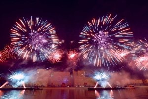 Фейерверки времен Екатерины Великой воссоздадут на фестивале "Русское поле". Фото: "Вечерняя Москва" Фейерверки времен Екатерины Великой воссоздадут на фестивале "Русское поле". Фото: "Вечерняя Москва"