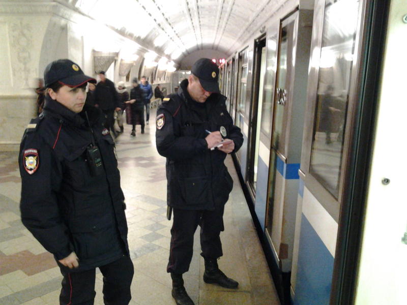 Станцию «Комсомольская» проверяют после сообщения об угрозе взрыва