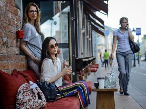 Площадь одного из летних кафе на Варшавском шоссе увеличат. Фото: "Вечерняя Москва"