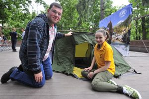 13 августа 2016 года. Первый опыт сбора палатки для юнкора «ЮГ» Артура Гутмановича оказался успешным