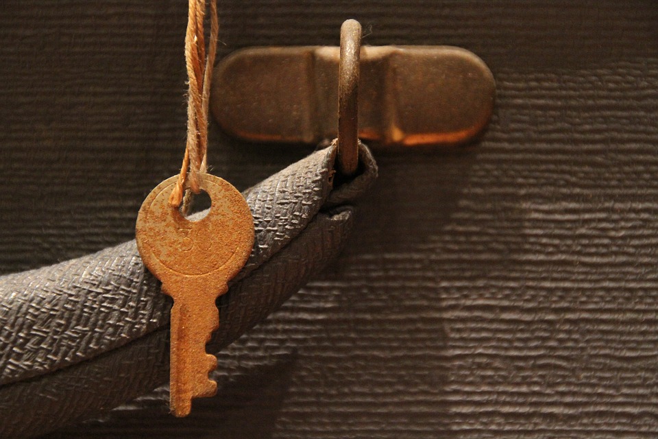 «Домик» для ключей: делаем ключницу своими руками
