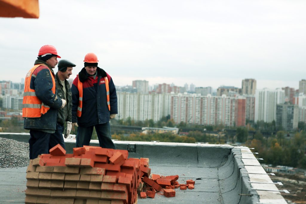 Более 500 человек занято в строительстве жилого комплекса 