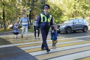 На юге столицы подведены промежуточные итоги мероприятия «Снова в школу» На юге столицы подведены промежуточные итоги мероприятия «Снова в школу»