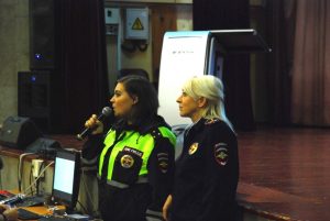 Автоинспекторы УВД по ЮАО поговорили со студентами на тему как избежать ДТП Автоинспекторы УВД по ЮАО поговорили со студентами на тему как избежать ДТП