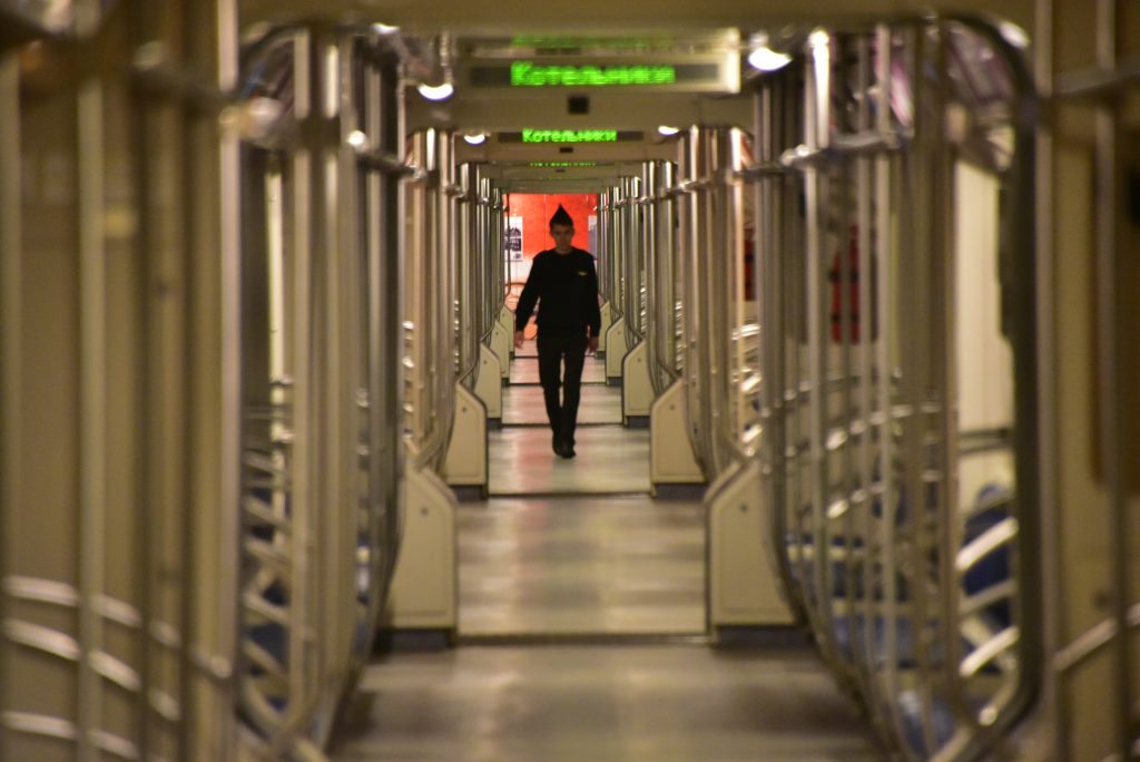 В метро починили «играющие двери», не пускавшие пассажиров на станцию «Кантемировская»