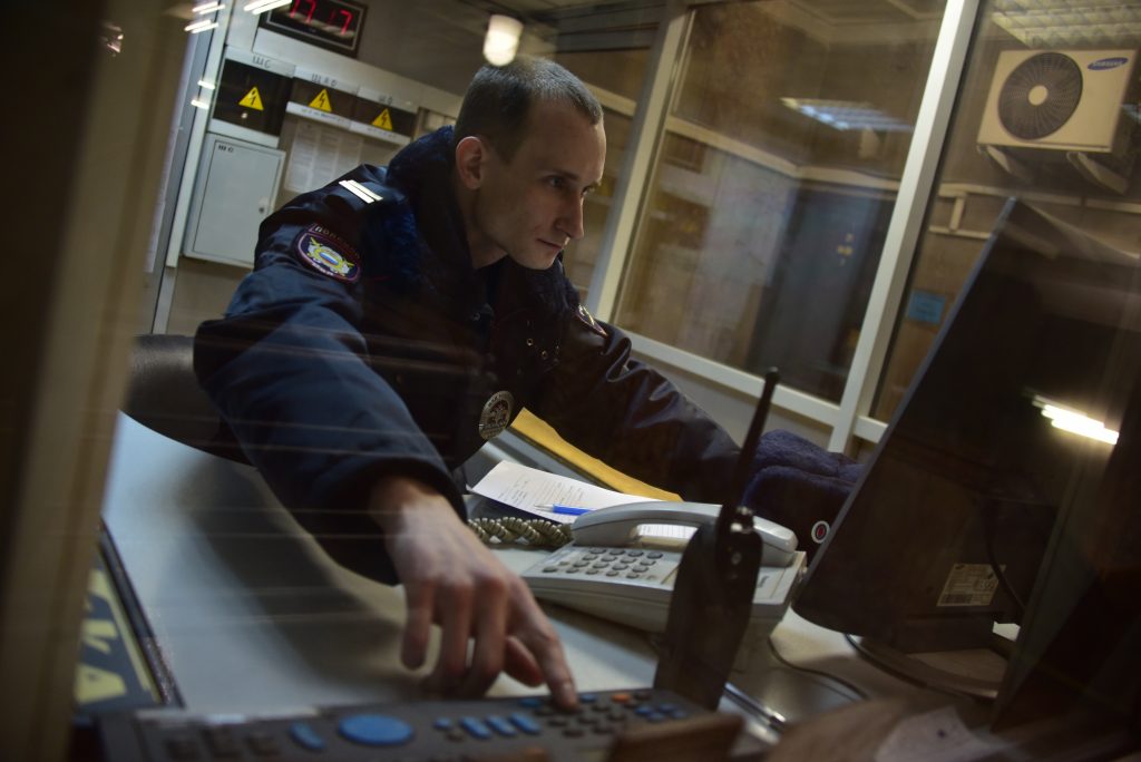 В Москве задержан дебошир, избивший сотрудницу полиции на станции метро «Кузьминки»