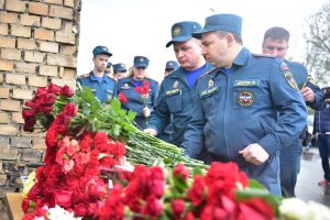 В Москве прощаются с погибшими на Амурской улице пожарными