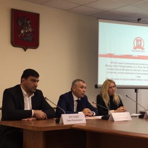 Руководитель Москомспорта Алексей Воробьёв (слева), олимпийский чемпион по вольной борьбе, директор ГБПОУ МССУОР №1 Давид Мусульбес ( в центре) и директор ГКУ «ЦСТиСК» Москомспорта, кандидат медицинских наук Кадрия Ахмерова (справа). Фото: Ярослава Костенко Руководитель Москомспорта Алексей Воробьёв (слева), олимпийский чемпион по вольной борьбе, директор ГБПОУ МССУОР №1 Давид Мусульбес ( в центре) и директор ГКУ «ЦСТиСК» Москомспорта, кандидат медицинских наук Кадрия Ахмерова (справа). Фото: Ярослава Костенко