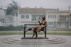 Память Марины Цветаевой почтили в районе Братеево. Фото: "Вечерняя Москва" Память Марины Цветаевой почтили в районе Братеево. Фото: "Вечерняя Москва"