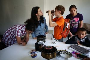 Известный мультипликатор провел встречу с юными жителями юга Москвы. Фото: "Вечерняя Москва" Известный мультипликатор провел встречу с юными жителями юга Москвы. Фото: "Вечерняя Москва"