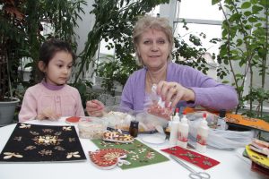 Делать тряпичных кукол своими руками научат в "Дружбе". Фото: "Вечерняя Москва" Делать тряпичных кукол своими руками научат в "Дружбе". Фото: "Вечерняя Москва"
