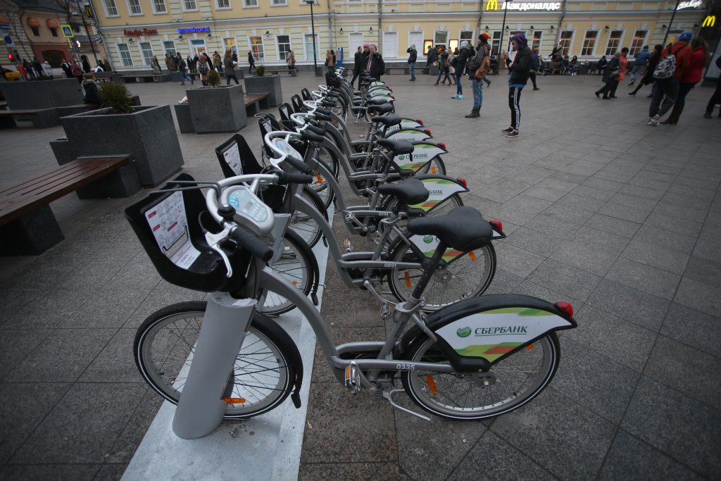 Москвичи узнают о свободных велосипедах в прокате через интернет