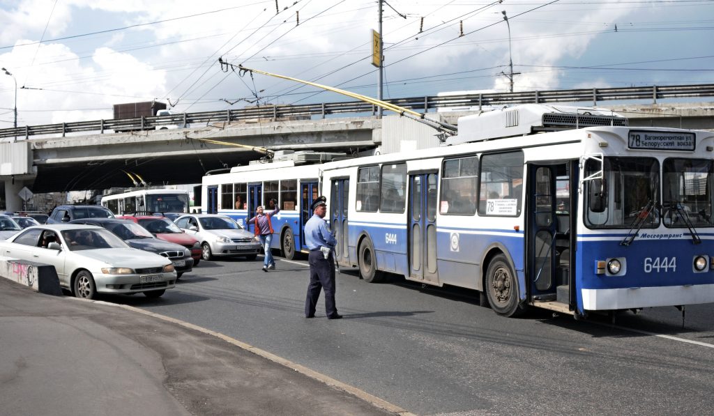 После аварии контактной сети на Каширском шоссе восстанавливается движение троллейбусов